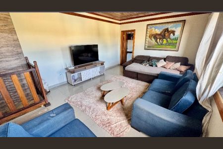 Casa de condomínio à venda com 240m², 3 quartos e 10 vagas Casa de condomínio à venda com 240m², 3 quartos e 10 vagasSala