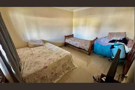 Casa de condomínio à venda com 240m², 3 quartos e 10 vagas Casa de condomínio à venda com 240m², 3 quartos e 10 vagasQuarto