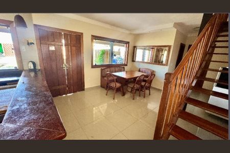 Casa de condomínio à venda com 240m², 3 quartos e 10 vagas Casa de condomínio à venda com 240m², 3 quartos e 10 vagasSala