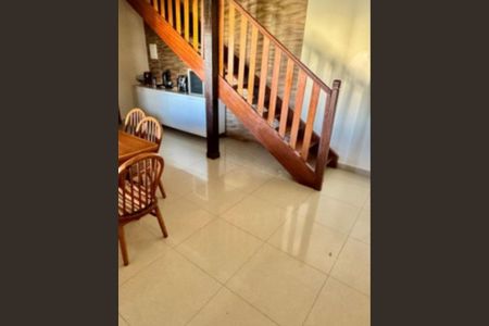 Casa de condomínio à venda com 240m², 3 quartos e 10 vagas Casa de condomínio à venda com 240m², 3 quartos e 10 vagasSala