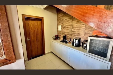 Casa de condomínio à venda com 240m², 3 quartos e 10 vagas Casa de condomínio à venda com 240m², 3 quartos e 10 vagasCozinha
