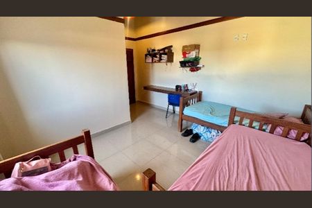 Casa de condomínio à venda com 240m², 3 quartos e 10 vagas Casa de condomínio à venda com 240m², 3 quartos e 10 vagasQuarto