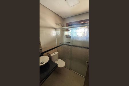 Casa de condomínio à venda com 240m², 3 quartos e 10 vagas Casa de condomínio à venda com 240m², 3 quartos e 10 vagasBanheiro