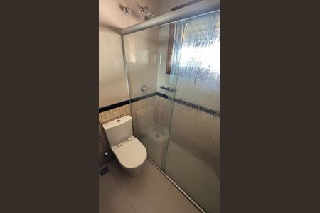 Casa de condomínio à venda com 240m², 3 quartos e 10 vagas Casa de condomínio à venda com 240m², 3 quartos e 10 vagasBanheiro