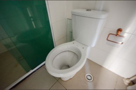 Banheiro de apartamento para alugar com 2 quartos, 41m² em Lot. City Jaragua, São Paulo