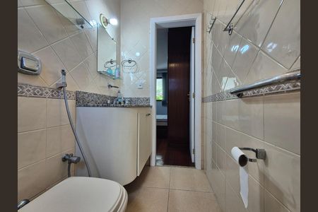 Apartamento para alugar com 123m², 3 quartos e 2 vagas Apartamento para alugar com 123m², 3 quartos e 2 vagasBanheiro da Suíte
