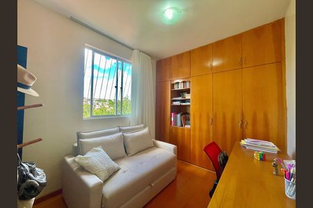 Apartamento à venda com 2 quartos, 75m² em Santa Tereza, Belo Horizonte