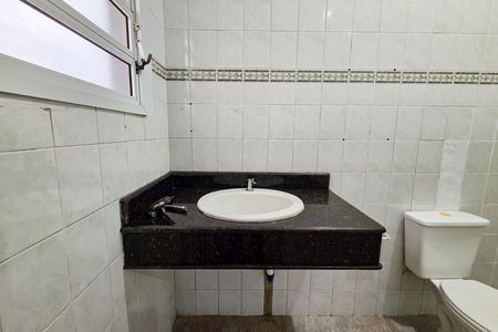 Casa para alugar com 80m², 2 quartos e 2 vagasBanheiro da Suíte 1