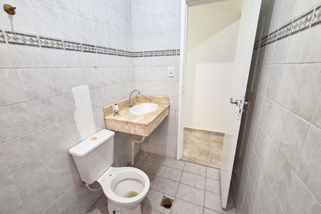 Casa para alugar com 80m², 2 quartos e 2 vagasBanheiro Social