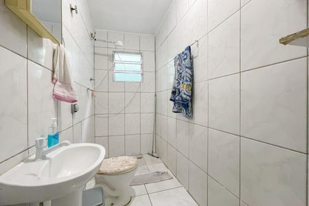 Banheiro de casa para alugar com 1 quarto, 30m² em Km 18, Osasco