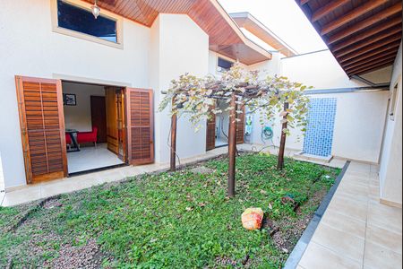 Casa de condomínio para alugar com 250m², 3 quartos e 2 vagas Casa de condomínio para alugar com 250m², 3 quartos e 2 vagasQuintal