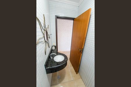 Casa de condomínio para alugar com 250m², 3 quartos e 2 vagas Casa de condomínio para alugar com 250m², 3 quartos e 2 vagasBanheiro de serviço