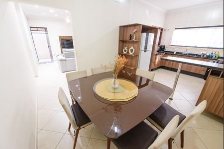 Casa de condomínio para alugar com 250m², 3 quartos e 2 vagas Casa de condomínio para alugar com 250m², 3 quartos e 2 vagasCopa