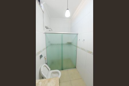 Casa de condomínio para alugar com 250m², 3 quartos e 2 vagas Casa de condomínio para alugar com 250m², 3 quartos e 2 vagasBanheiro da Suíte 1
