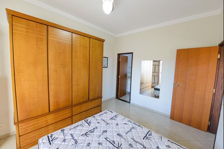 Casa de condomínio para alugar com 250m², 3 quartos e 2 vagas Casa de condomínio para alugar com 250m², 3 quartos e 2 vagasSuíte 1