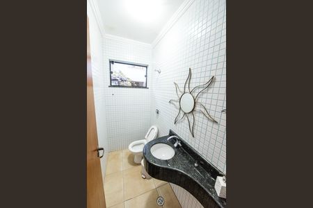 Casa de condomínio para alugar com 250m², 3 quartos e 2 vagas Casa de condomínio para alugar com 250m², 3 quartos e 2 vagasBanheiro de serviço