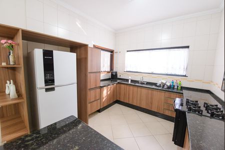 Cozinha de casa de condomínio para alugar com 3 quartos, 250m² em Caminho Novo, Taubaté