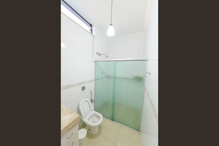 Casa de condomínio para alugar com 250m², 3 quartos e 2 vagas Casa de condomínio para alugar com 250m², 3 quartos e 2 vagasBanheiro da Suíte 1