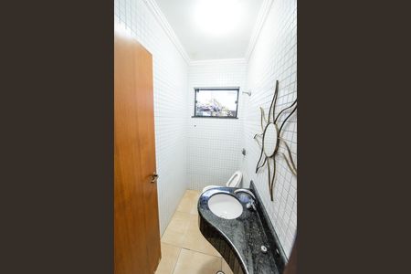 Casa de condomínio para alugar com 250m², 3 quartos e 2 vagas Casa de condomínio para alugar com 250m², 3 quartos e 2 vagasBanheiro de serviço