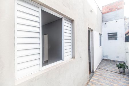 Entrada de casa para alugar com 1 quarto, 50m² em Jardim Ana Estela, Carapicuíba