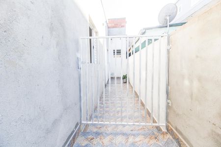 Entrada de casa para alugar com 1 quarto, 50m² em Jardim Ana Estela, Carapicuíba