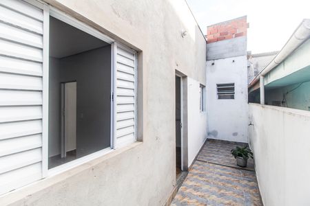 Entrada de casa para alugar com 1 quarto, 50m² em Jardim Ana Estela, Carapicuíba