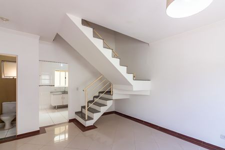 Sala  de casa de condomínio à venda com 2 quartos, 75m² em Padroeira, Osasco