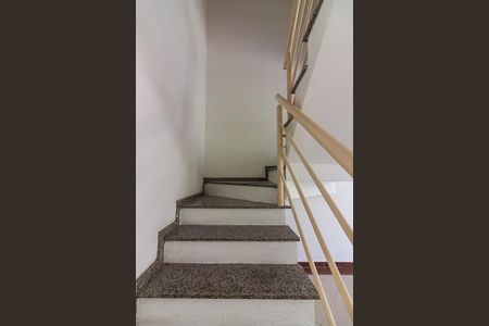 Escada de casa de condomínio à venda com 2 quartos, 75m² em Padroeira, Osasco