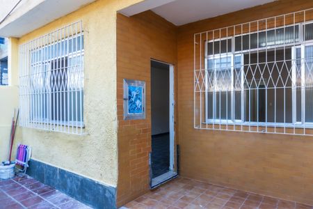 Casa à venda com 80m², 2 quartos e sem vaga Casa à venda com 80m², 2 quartos e sem vagaVaranda entrada da casa
