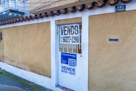 Casa à venda com 80m², 2 quartos e sem vaga Casa à venda com 80m², 2 quartos e sem vagaAdesivo Grande