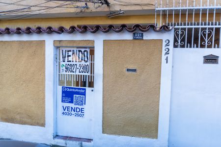 Casa à venda com 80m², 2 quartos e sem vaga Casa à venda com 80m², 2 quartos e sem vagaPortão de entrada e adesivo Grande