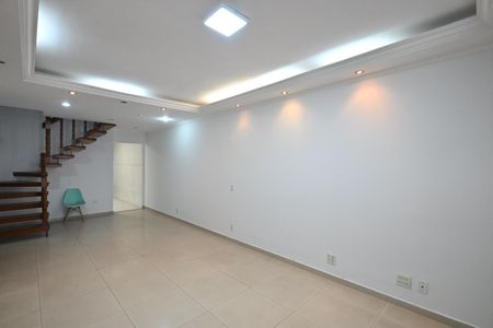 Casa à venda com 242m², 5 quartos e 2 vagasSala