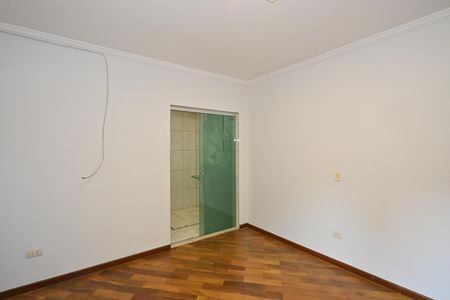 Casa à venda com 242m², 5 quartos e 2 vagasSuíte