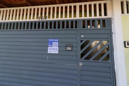 Casa à venda com 162m², 4 quartos e 2 vagasFachada