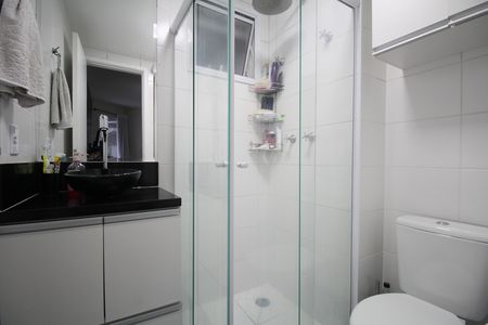 Banheiro de apartamento à venda com 2 quartos, 52m² em Jardim Monte Alegre, Taboão da Serra