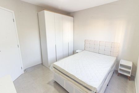 Quarto 1 de apartamento para alugar com 2 quartos, 40m² em Vila Canero, São Paulo