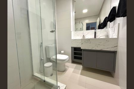 Banheiro  de kitnet/studio para alugar com 1 quarto, 47m² em Centro, Florianópolis