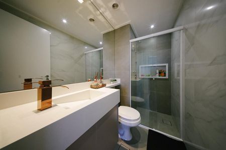 Banheiro de apartamento para alugar com 3 quartos, 72m² em Vila Penteado, São Paulo