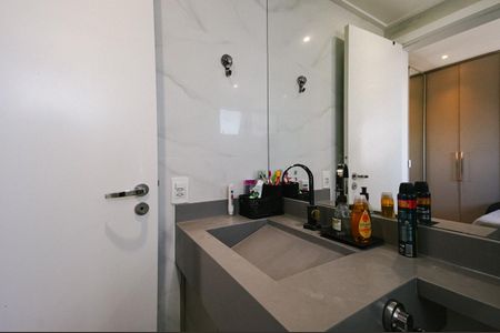 Banheiro da Suíte de apartamento para alugar com 3 quartos, 72m² em Vila Penteado, São Paulo