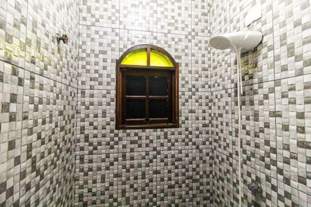 Banheiro de Serviço de casa à venda com 2 quartos, 300m² em Jardim Helian, São Paulo