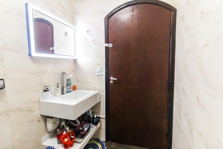 Casa à venda com 300m², 2 quartos e 4 vagasBanheiro 2
