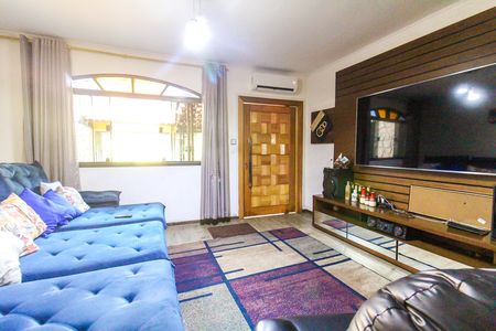 Casa à venda com 300m², 2 quartos e 4 vagasSala