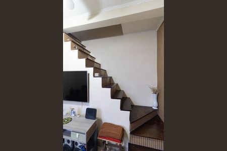 Casa para alugar com 90m², 2 quartos e 1 vagaEscada