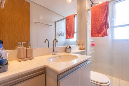 Banheiro de apartamento à venda com 3 quartos, 98m² em Grajaú, Belo Horizonte