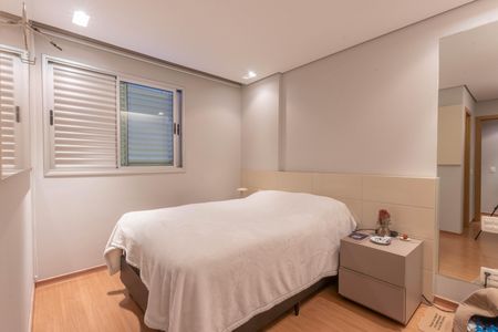 Apartamento à venda com 98m², 3 quartos e 2 vagas Apartamento à venda com 98m², 3 quartos e 2 vagasQuarto 3
