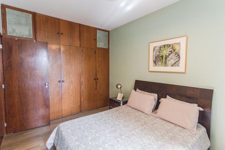 Apartamento à venda com 340m², 6 quartos e 3 vagas Apartamento à venda com 340m², 6 quartos e 3 vagasQuarto 1