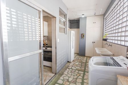 Apartamento à venda com 340m², 6 quartos e 3 vagas Apartamento à venda com 340m², 6 quartos e 3 vagasÁrea de Serviço
