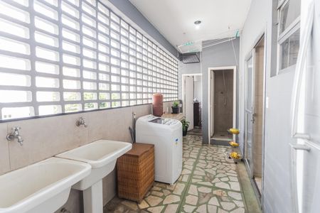 Apartamento à venda com 340m², 6 quartos e 3 vagas Apartamento à venda com 340m², 6 quartos e 3 vagasÁrea de Serviço