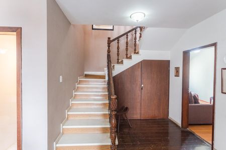 Apartamento à venda com 340m², 6 quartos e 3 vagas Apartamento à venda com 340m², 6 quartos e 3 vagasEscada de Acesso a Cobertura