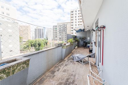 Apartamento à venda com 340m², 6 quartos e 3 vagas Apartamento à venda com 340m², 6 quartos e 3 vagasVaranda do Quarto 5 na Cobertura
